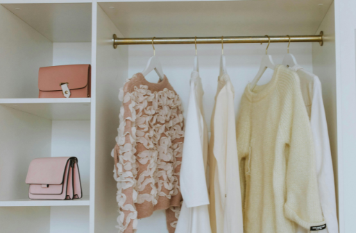 Guide simple pour le ménage saisonnier de ta garde-robe